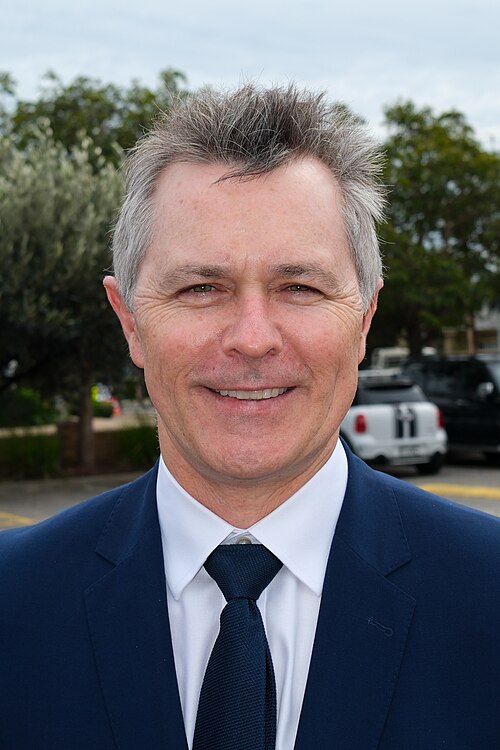 Official photo of Jason Clare
