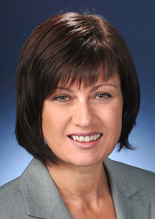 Official photo of Justine Elliot