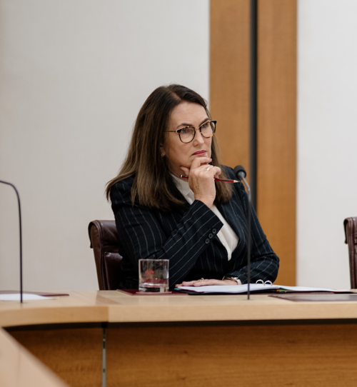 Official photo of Deborah O'Neill