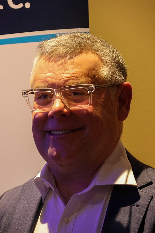 Official photo of Murray Watt