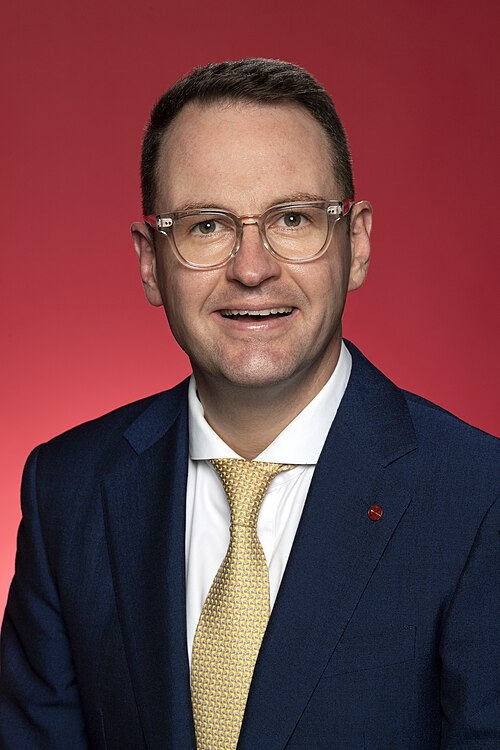 Official photo of Andrew Bragg