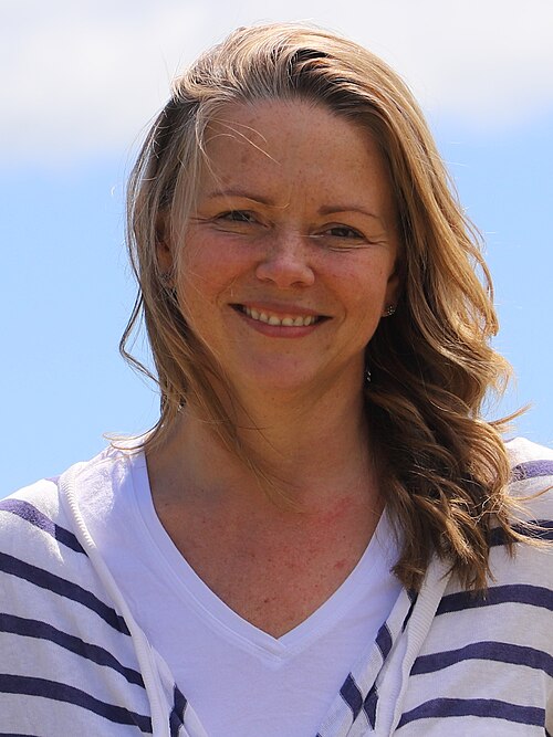 Official photo of Zoe McKenzie